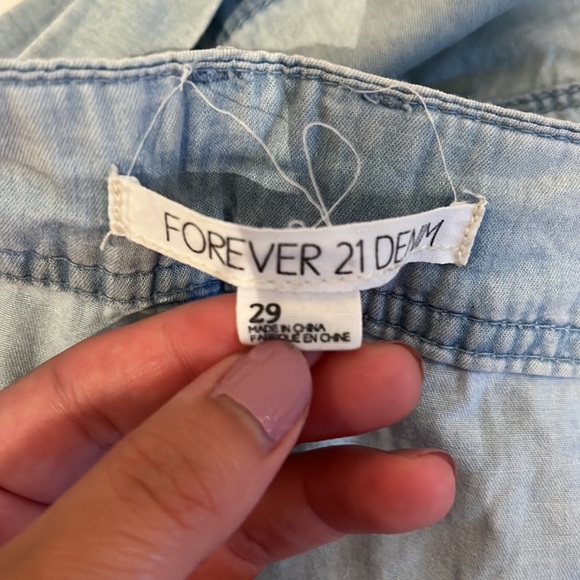 Forever 21 Chambray Denim Cuffed Loose Shorts, Light Wash - Picture 3 of 4